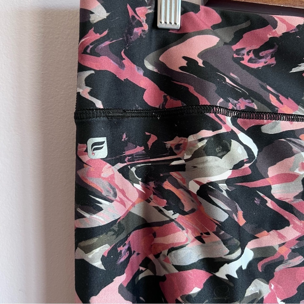 FABLETICS Size XL Pink Camo Pattern Terracotta Salar Leggings EUC - Picture 4 of 10